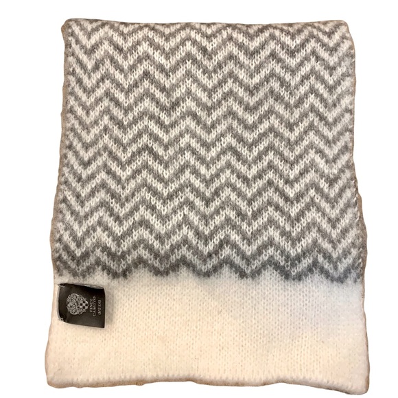 Vince Camuto Gray & White Print Scarf - Picture 2 of 5